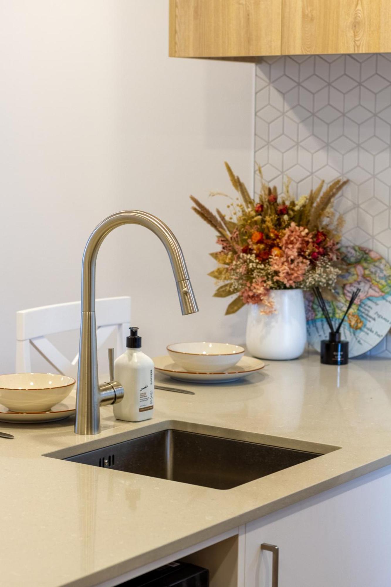 Modern 2 Bed 2 Bath Opposite Hagley Park Apartment Christchurch Ngoại thất bức ảnh