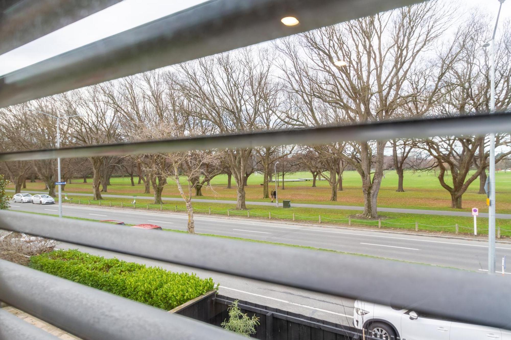 Modern 2 Bed 2 Bath Opposite Hagley Park Apartment Christchurch Ngoại thất bức ảnh